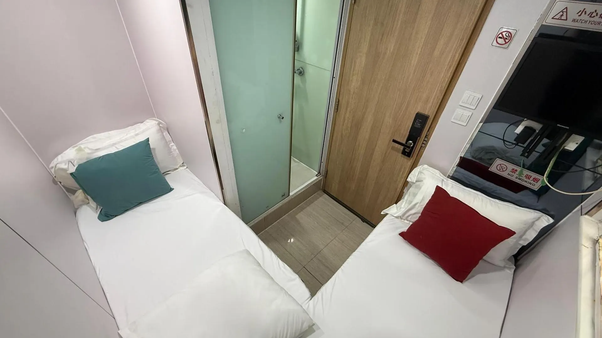 Apple Hostel Hongkong 0*,  China