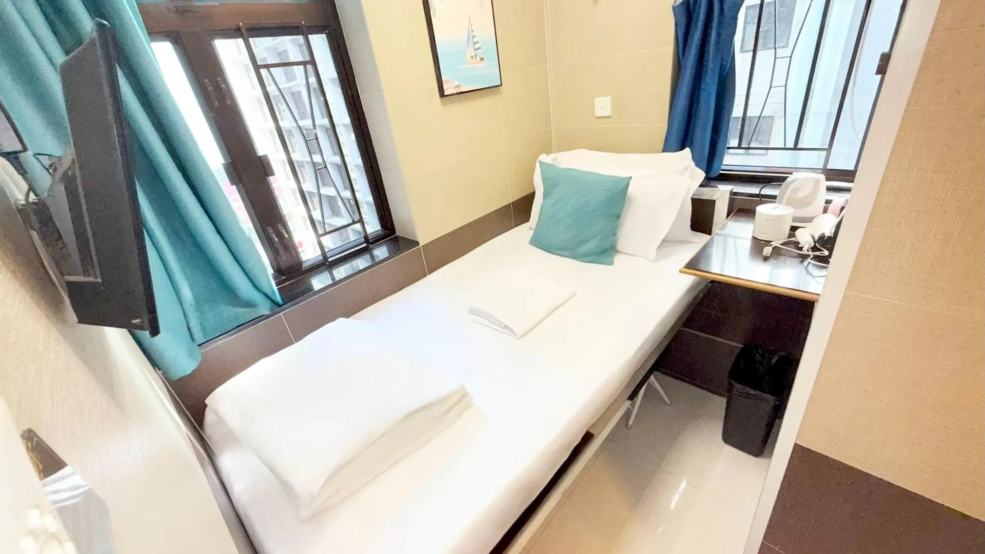 Apple Hostel Hongkong 0*,  China