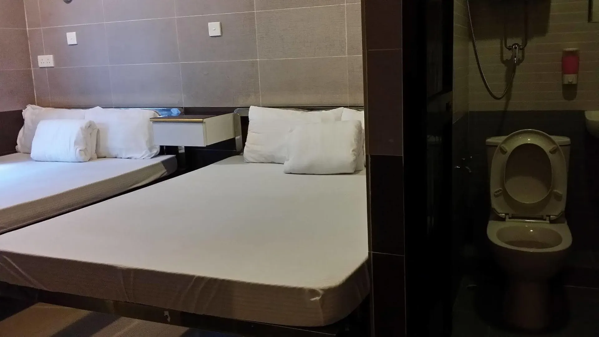 Apple Hostel Hongkong 0*,  China